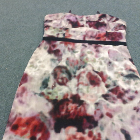 Dress - Picture 1 of 4